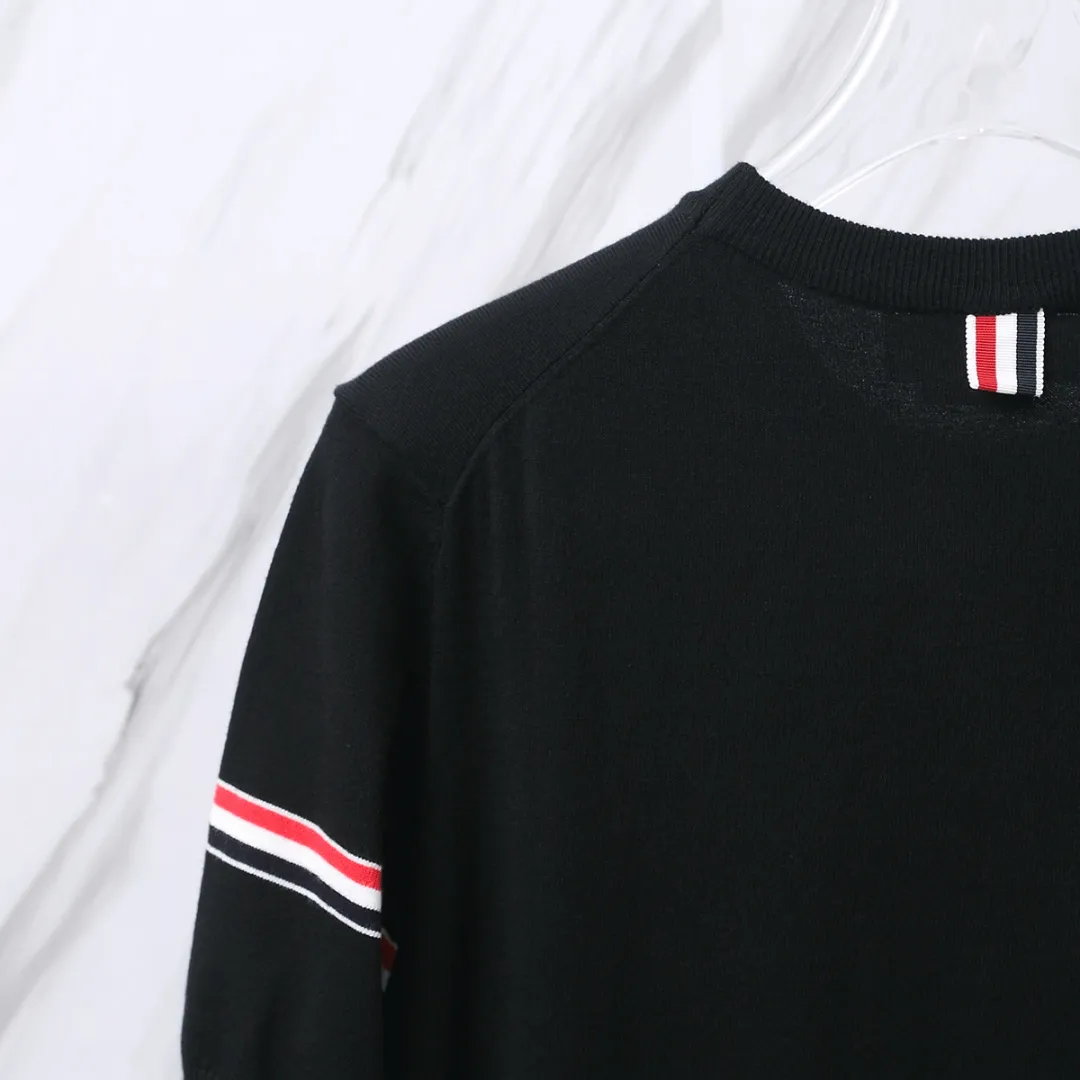 ：M 28（TB T ） THOM BROWNE TB T Classic Breathable Authentic Quality + Authentic + Same Style Size：0/1/2/3/4 ：White/Black/Navy Blue/Light Gray/Dark Gray
